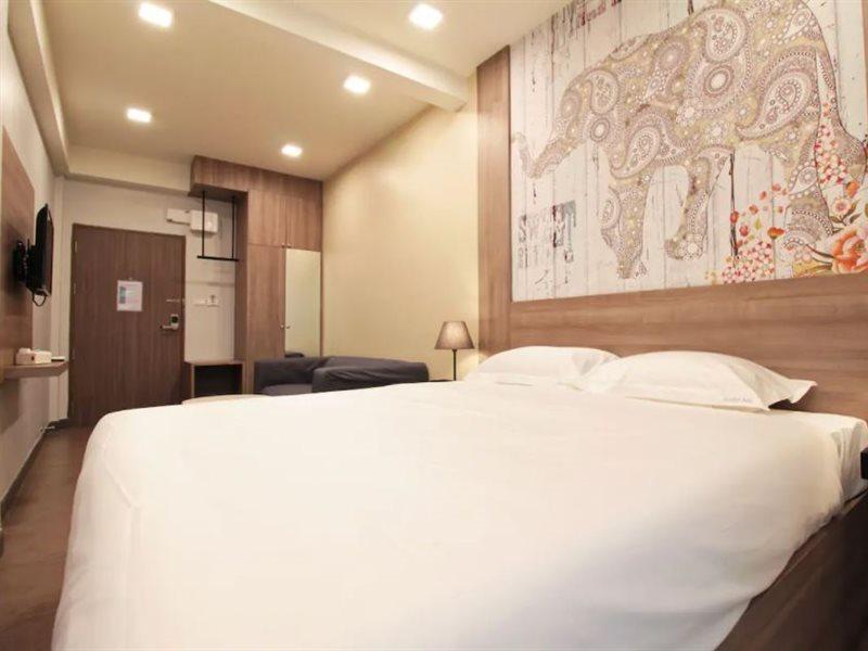 Badbed Hotel Bangkok Exterior photo