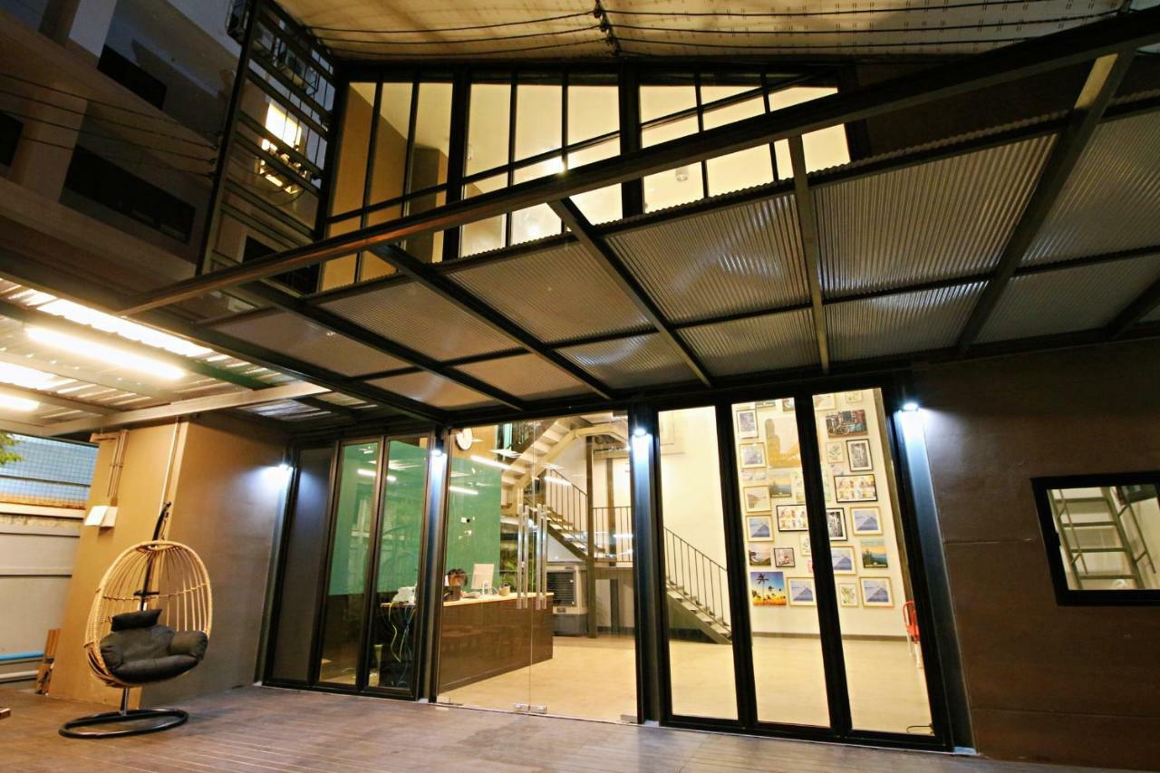 Badbed Hotel Bangkok Exterior photo