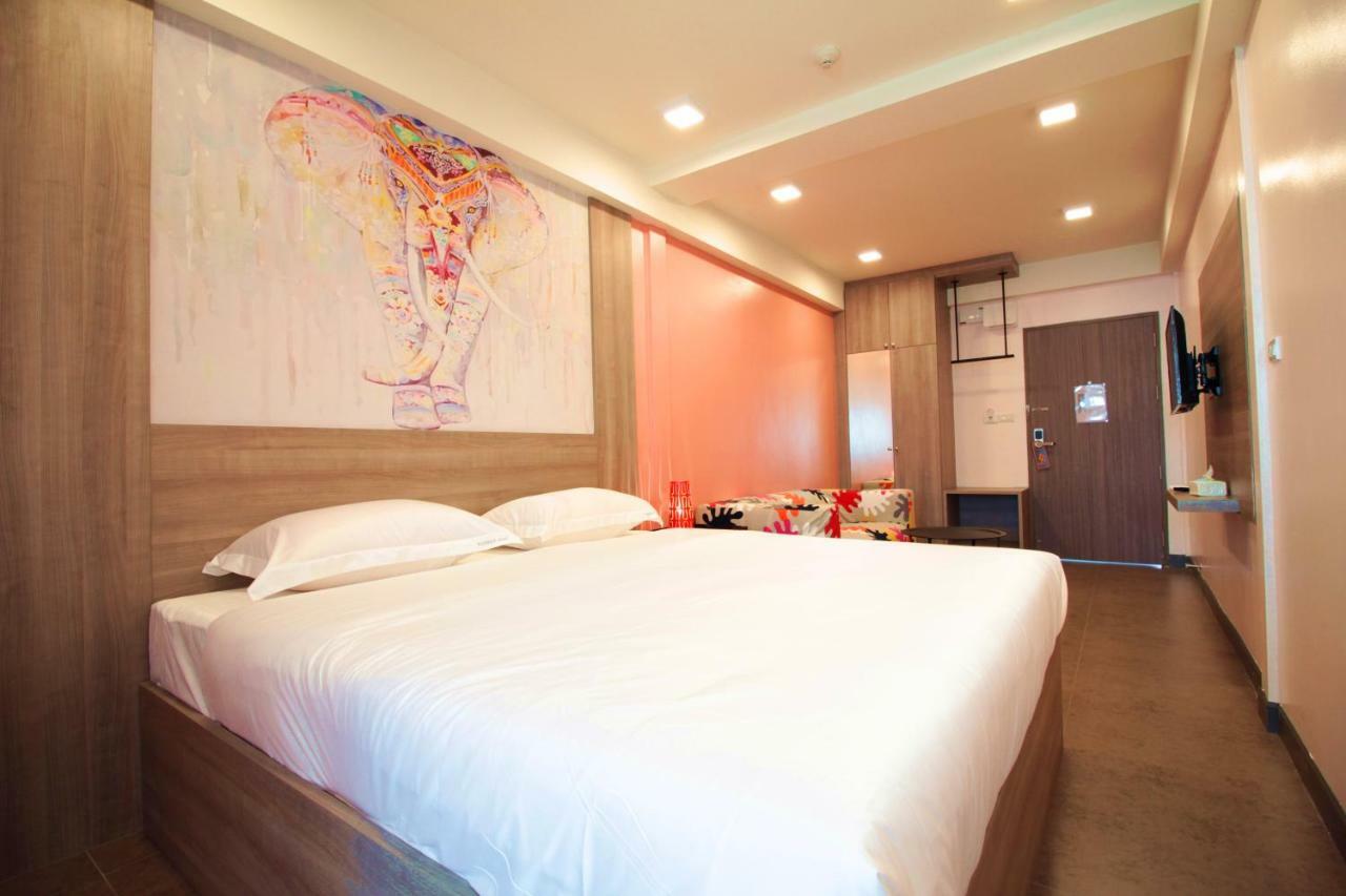 Badbed Hotel Bangkok Exterior photo