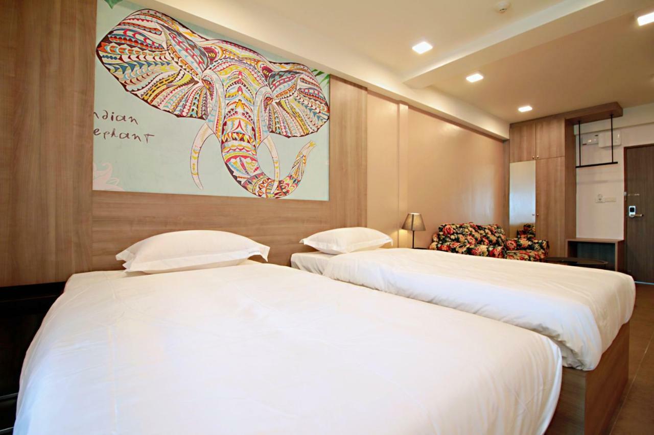 Badbed Hotel Bangkok Exterior photo