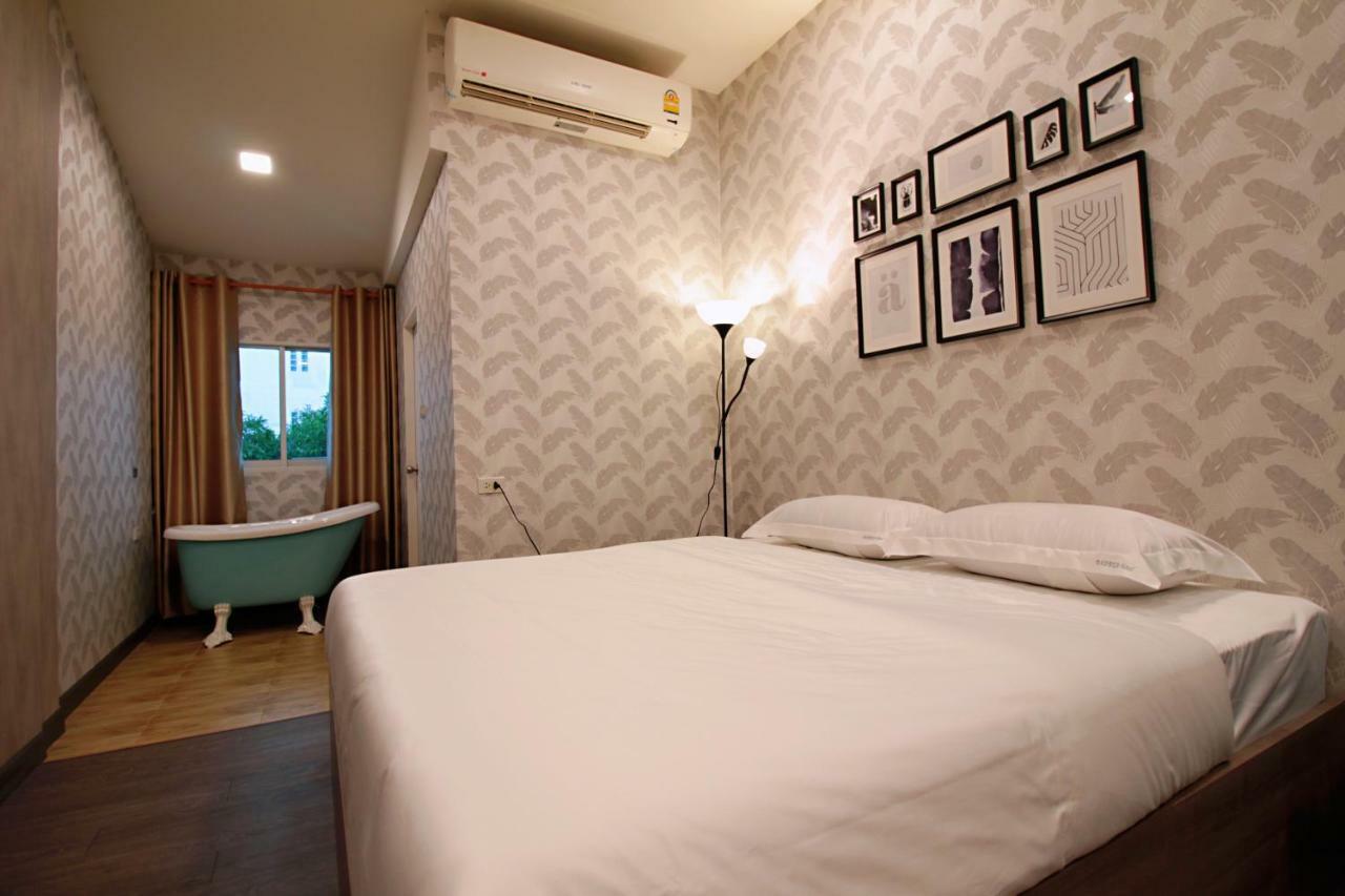 Badbed Hotel Bangkok Exterior photo